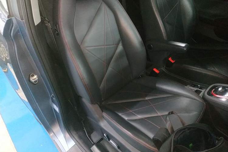 Used Chery QQ Little Ant 2022 Revised Version Sweet Pink Edition Half-Sugar Version Lithium Iron Phosphate 30.7 kWh 30 kW 301 km Right Front Seat