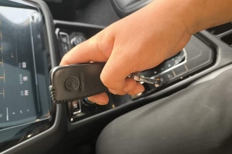 Used Volkswagen Tiguan L 2020 330TSI Automatic Two-Wheel Drive Smart Luxury Edition China VI Standard Vehicle Key