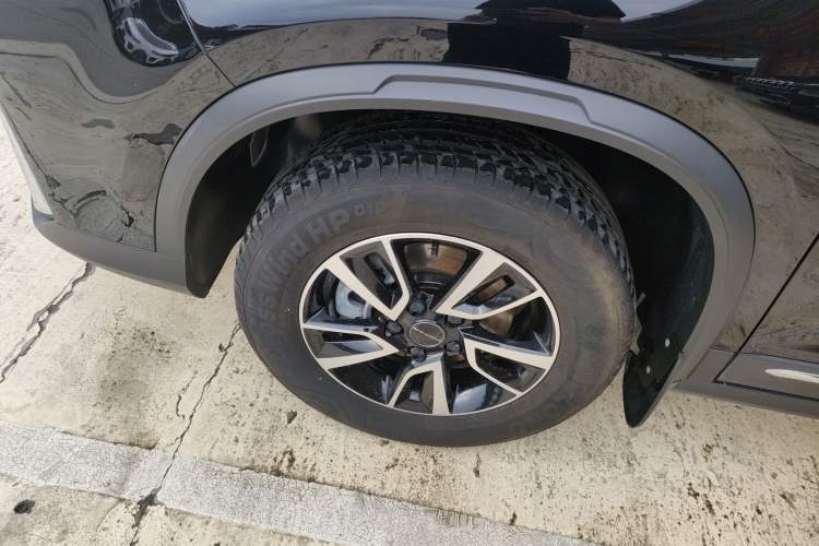 Used FORTHING T5 2024 Grand Edition 1.6L Manual Dream-Chasing Version 5 Seats Left Front Wheel Hub