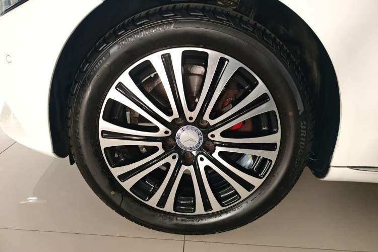 Used Mercedes-Benz C-Class 2016 C 200 L Exterior 4