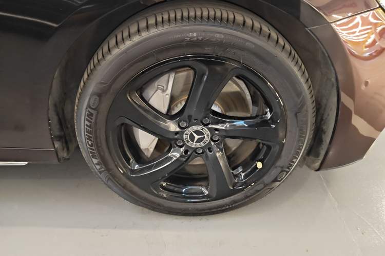 Used Mercedes-Benz E-Class 2019 E 300 L Sporty and Stylish Model