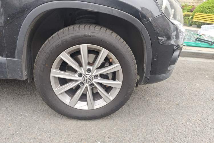 Used Volkswagen Tiguan 2012 2.0 TSI Comfort Edition Right Front Wheel Hub