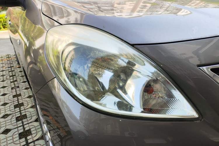 Used Nissan Sunny 2011 1.5XE Manual Comfort Edition Right Front Headlight