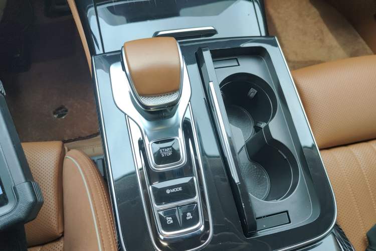 Used Hongqi H9 2024 2.0T Qichang Private Enjoyment Luxury Edition
