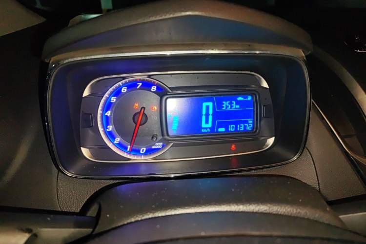 Used Chevrolet Trax 2014 1.4T Manual Two-Wheel Drive Comfort Model Odometer Close Up