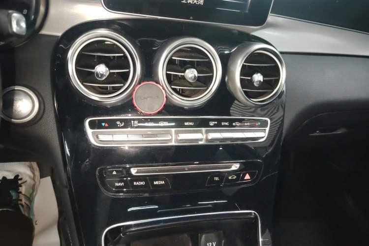 Used Mercedes-Benz GLC Coupe 2019 Facelift GLC 200 4MATIC Coupe SUV Audio And AC Panel