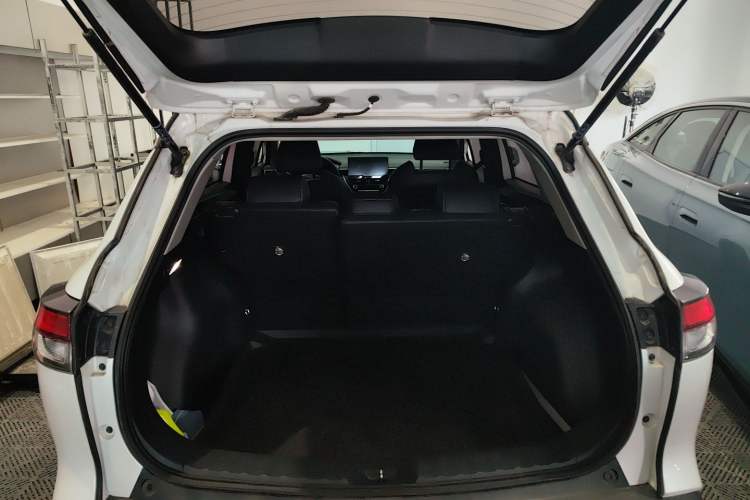 Used Toyota FRONTLANDER 2023 2.0L CVT Luxury Edition Trunk