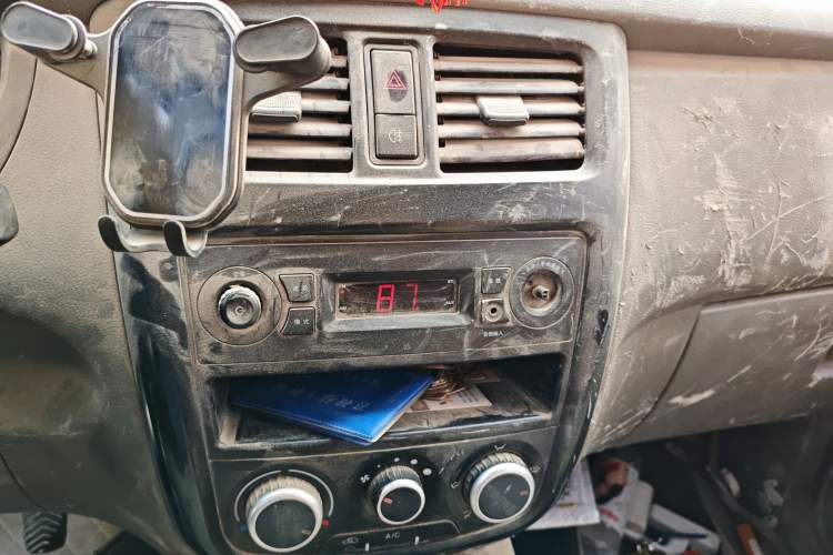 Used Wuling Rongguang V 2018 1.5L Practical Version Audio And AC Panel