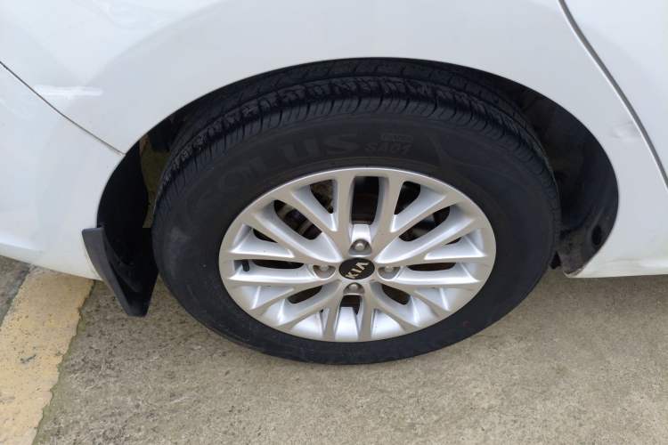 Used Kia K2 2017 Sedan 1.4L Manual Transmission GLS Exterior 5