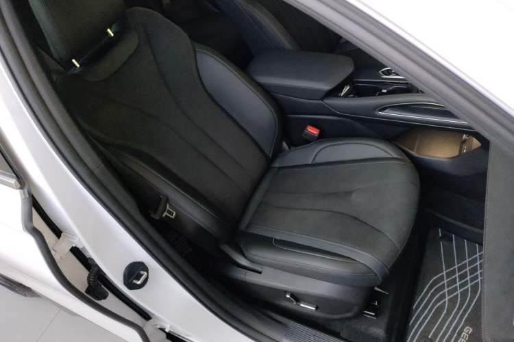 Used Geely Auto Monjaro L 2024 2.0TD High-Power Automatic Two-Wheel Drive Skyline Edition