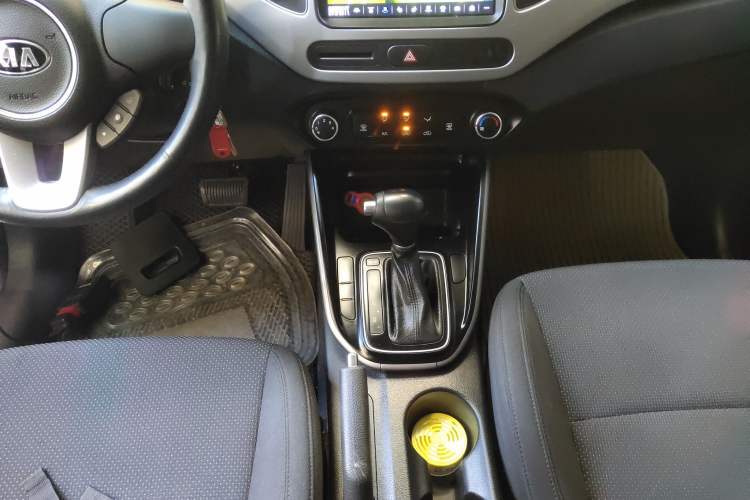 Used Kia Carens 2013 2.0L 7-Seater Automatic Standard Version China IV Standard
