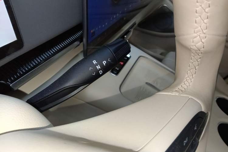 Used VOYAH Dream 2025 PHEV Four-Wheel Drive Prestige Kunpeng Edition
