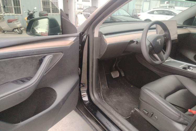 Used Tesla Model Y 2021 Long-Range All-Wheel-Drive Version 3D7