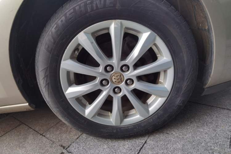 Used Buick GT 2013 GT 1.8L Automatic Fashion Edition Right Front Wheel Hub