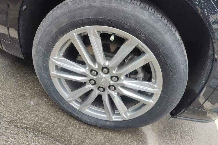 Used Cadillac XT6 2022 2.0T 7-Seater Four-Wheel Drive Luxury Version Right Front Wheel Hub