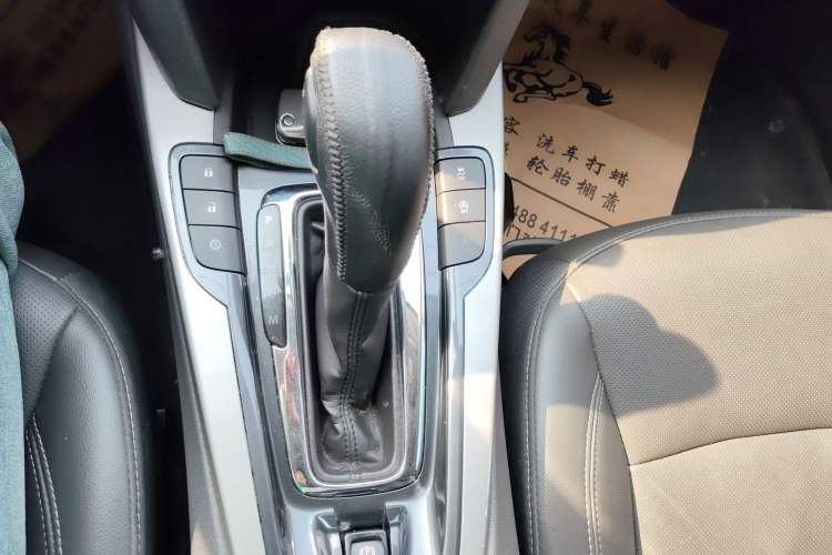 Used Chevrolet Malibu 2018 530T Automatic Fashion Edition Gear Lever