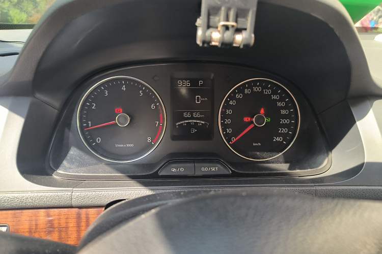 Used Volkswagen Lavida 2013 Restyled Classic 1.6L Automatic Comfort Edition Instrument Cluster