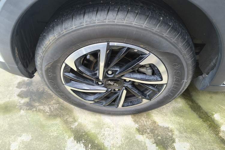 Used NETA V 2021 Long-Range Entertainment Edition Upgrade Model Right Rear Wheel Hub