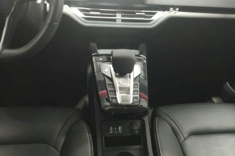 Used BYD Yuan New Energy 2019 EV535 Smart Connect Trendsetting Model Gear Lever