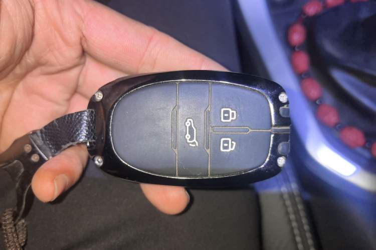 Used SAIC MAXUS T70 2021 2.0T Diesel Manual 4x4 Elite Edition with Long Bed and High Ground Clearance
