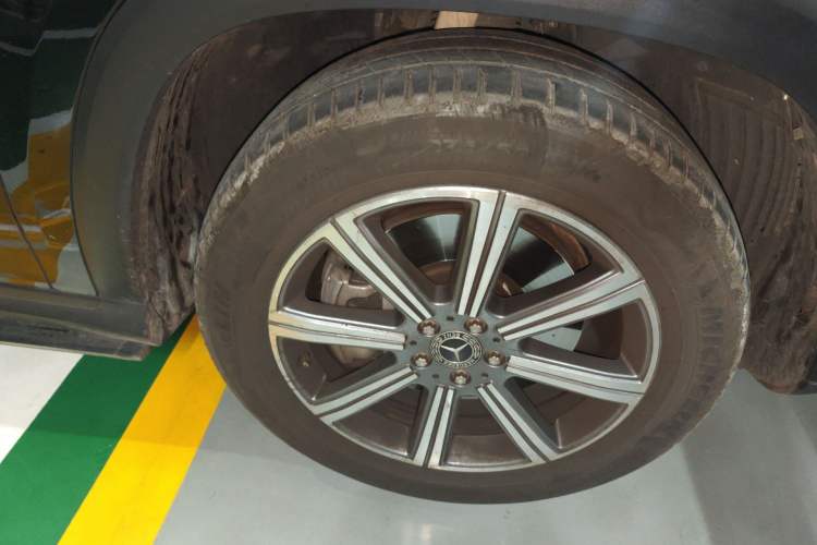 Used Mercedes-Benz GLS 2020 GLS 450 4MATIC Dynamic Edition Right Front Wheel Hub