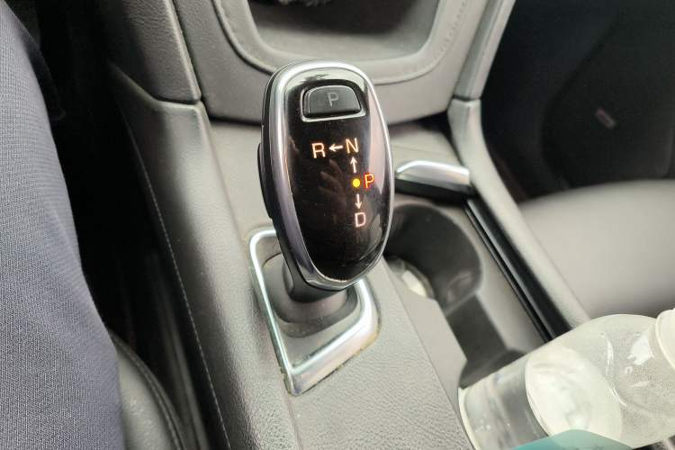 Used Cadillac XT5 2018 28E Four-Wheel Drive Tech Version Gear Lever