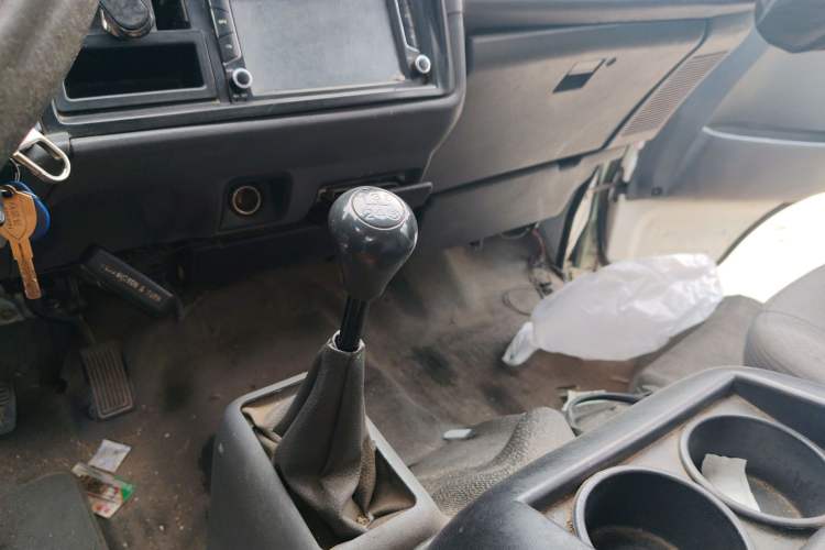 Used Jinbei Hiace 2014 2.0L Fifth-Generation Xiangyun Comfort Type 1 4G21C
