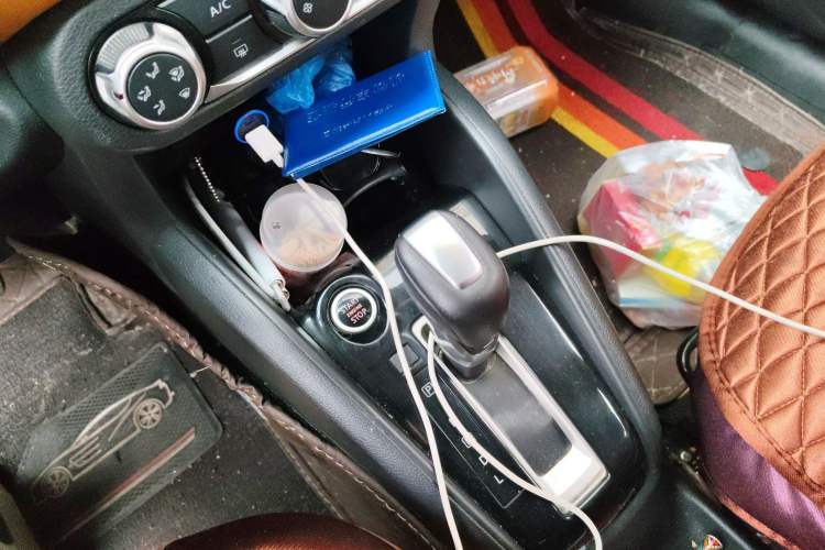 Used Nissan Kicks 2017 1.5L CVT Smart Drive Edition Gear Lever