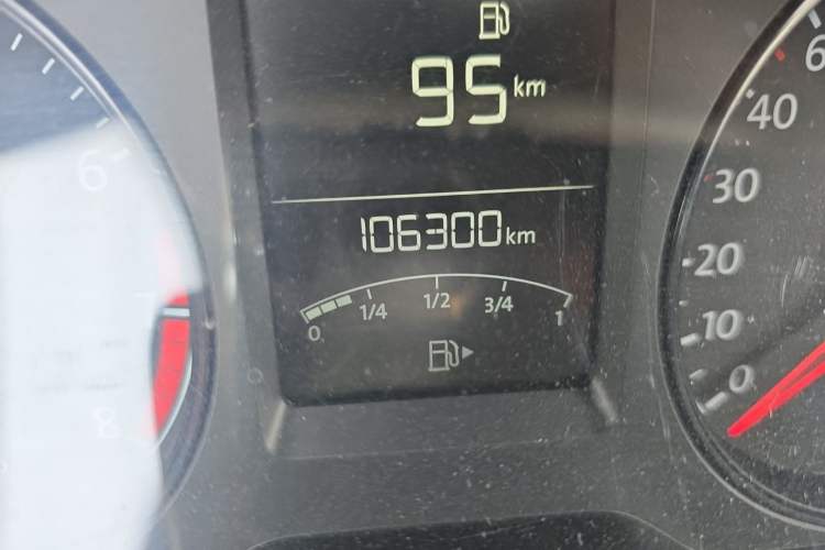 Used Volkswagen Gran Lavida 2013 1.6L Automatic Fashion Model Odometer Close Up