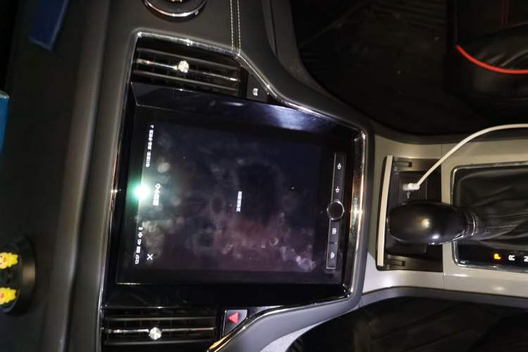 Used Roewe RX5 2016 20T Two-Wheel Drive Automatic Internet Smart Edition Audio And AC Panel