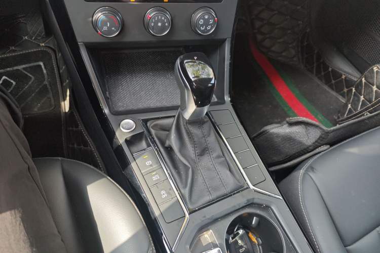 Used Volkswagen Passat 2023 Revised Version 280TSI Business Edition Gear Lever