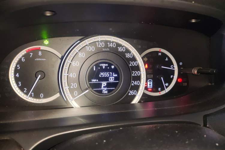 Used Honda Accord 2014 2.0L LX Comfort Edition Odometer Close Up