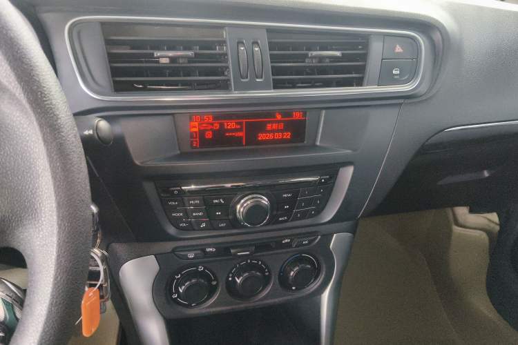 Used Citroen C3-XR 2015 1.6L Automatic Fashion Model Audio And AC Panel