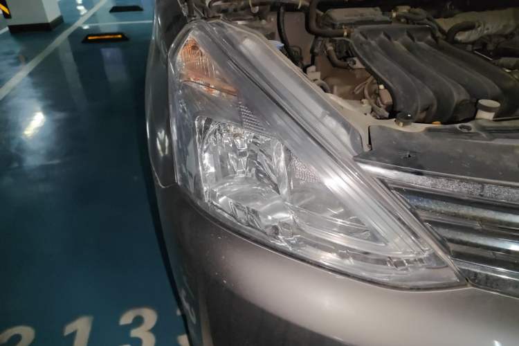 Used Nissan Livina 2013 1.6XE Manual Comfort Edition Right Front Headlight