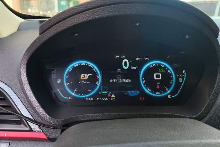 Used BYD Qin New Energy 2014 1.5T Cool Black Knight Flagship Model
