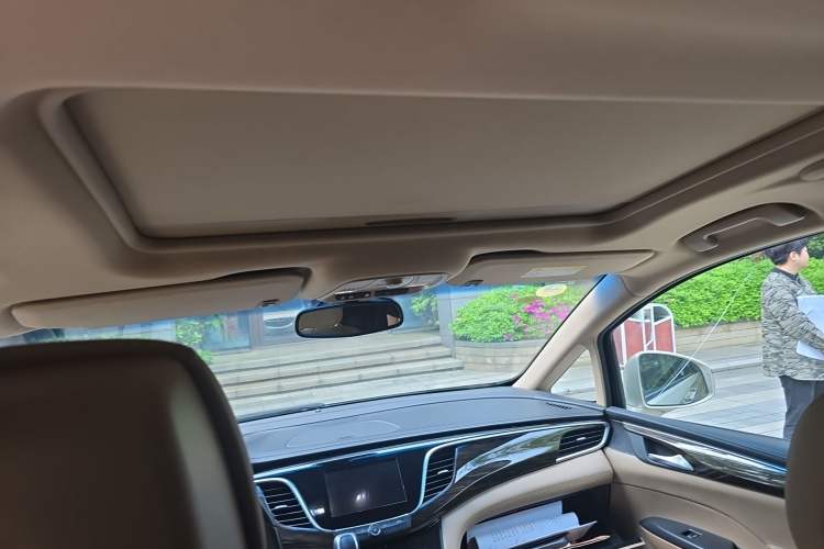 Used Buick GL8 2018 ES 28T Flagship Model China VI Standard Headliner