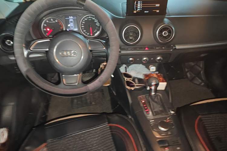 Used Audi A3 2016 Limousine 35 TFSI Ambition Edition Steering Wheel