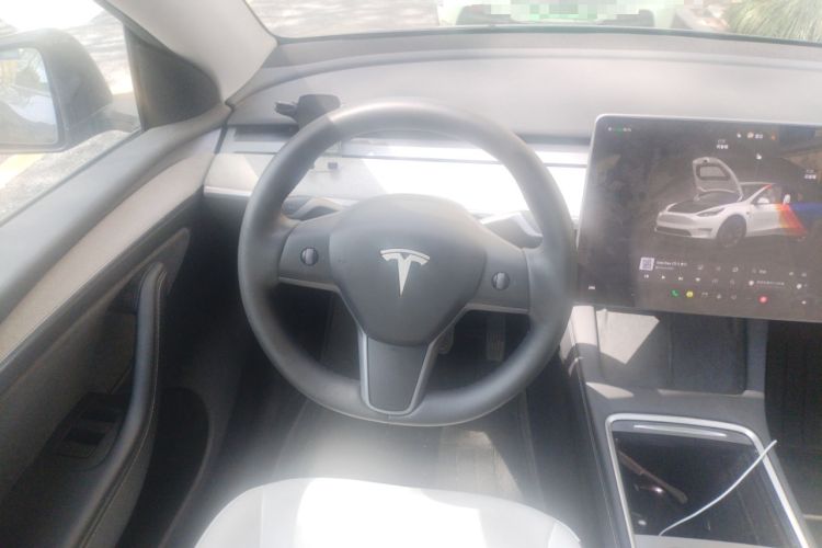 Used Tesla Model Y 2023 Long-Range All-Wheel-Drive Version