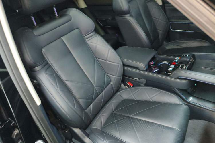 Used Formula Leopard 5 2023 Navigator Edition
