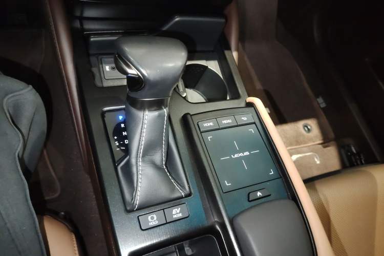 Used Lexus ES 2020 300h Premier Edition