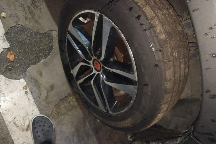 Used BYD Tang New Energy 2015 2.0T Four-Wheel-Drive Flagship Model
