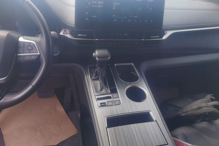 Used Toyota SIENNA 2023 2.5L Hybrid Deluxe Edition