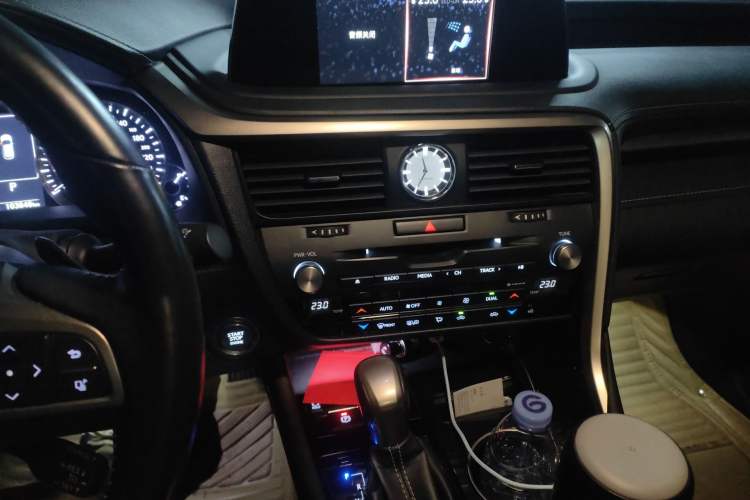 Used Lexus RX 2020 300 Two-Wheel Drive Elite Edition China VI Standard Audio And AC Panel