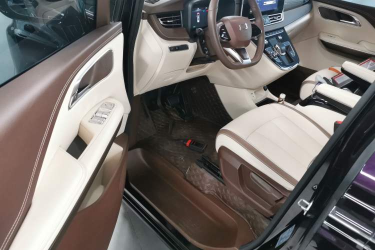 Used Bestune M9 2023 2.0T Prestige Edition
