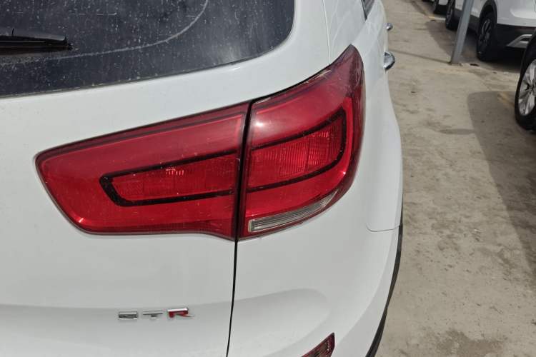 Used Kia Sportage R 2016 2.0L Automatic Two-Wheel Drive DLX Exterior 3