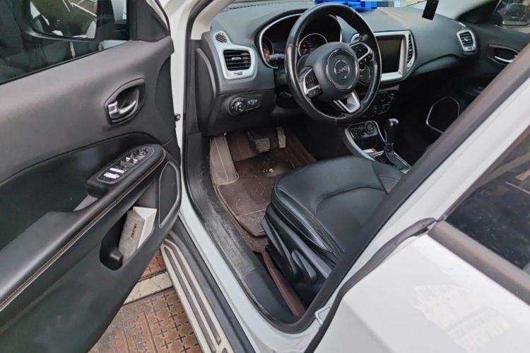 Used Jeep Compass 2017 200T Automatic Family Edition Interior 3