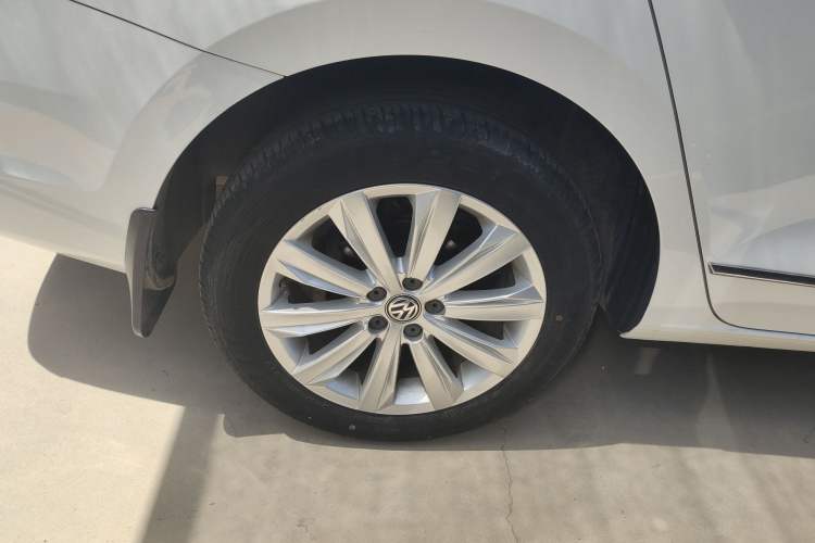 Used Volkswagen Bora 2017 1.6L Automatic Comfort Model Right Rear Wheel Hub