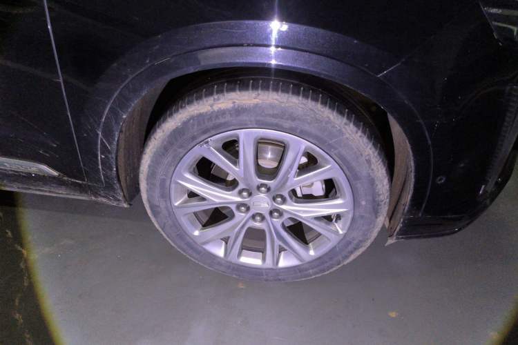 Used Cadillac XT6 2020 28T Six-Seater Four-Wheel-Drive Luxury Sport Vehicle Right Front Wheel Hub