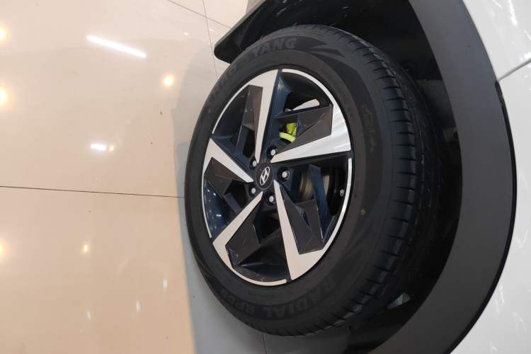 Used Hyundai ix35 2021 2.0L Automatic 2WD GLS Leading Edition Right Rear Wheel Hub