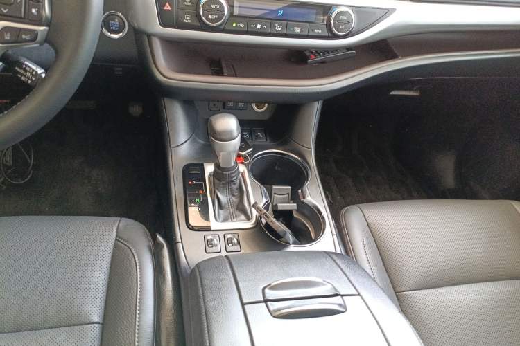 Used Toyota Highlander 2018 2.0T Four-Wheel Drive Luxury Version 7 Seats China VI Standard